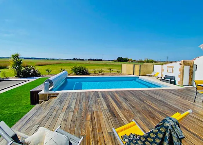 Hébergement de vacances Avec Piscine Privee *